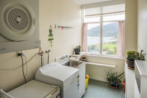 Photo of property in Rona House, 33 Rimu Street, Eastbourne, Lower Hutt, 5013