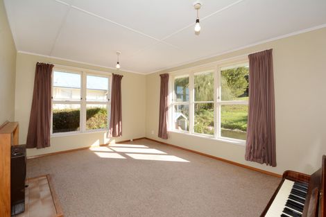 Photo of property in 6 Hanlon Street, Halfway Bush, Dunedin, 9010