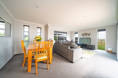 Photo of property in 64 Darlington Street, Ngatea, 3503