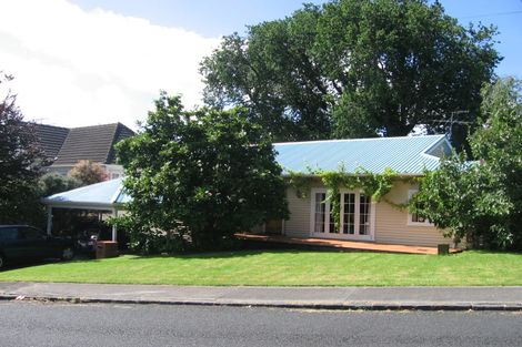 Photo of property in 16 Korau Road, Greenlane, Auckland, 1051