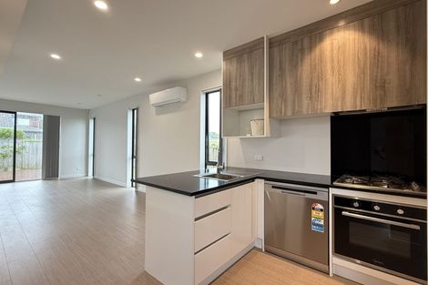 Photo of property in 7/21 Akoranga Drive, Northcote, Auckland, 0627