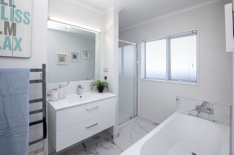 Photo of property in 33 Kirsten Place, Parklands, Christchurch, 8083