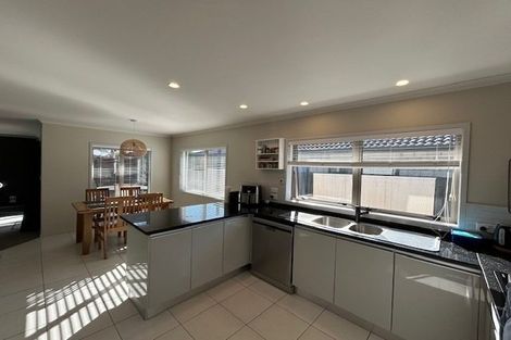 Photo of property in 21 Grabella Place, Papamoa Beach, Papamoa, 3118