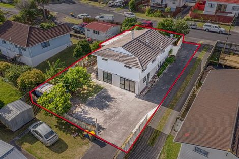 Photo of property in 2/24 Lambrown Drive, Totara Vale, Auckland, 0629