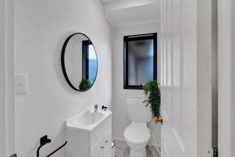 Photo of property in 4 Adam Lile Drive, Highlands Park, New Plymouth, 4312