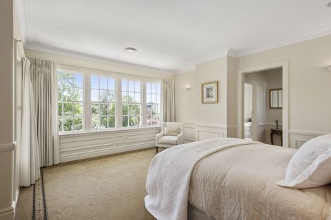 Photo of property in 122 Straven Road, Fendalton, Christchurch, 8014