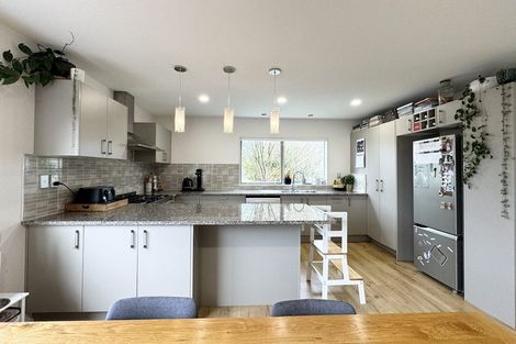 Photo of property in 2/63 Pupuke Road, Birkenhead, Auckland, 0627