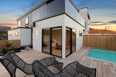 Photo of property in 12 Pitau Road, Mount Maunganui, 3116