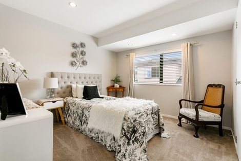 Photo of property in 16 Mural Place, Greenhithe, Auckland, 0632