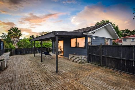 Photo of property in 15 Vina Place, Massey, Auckland, 0614