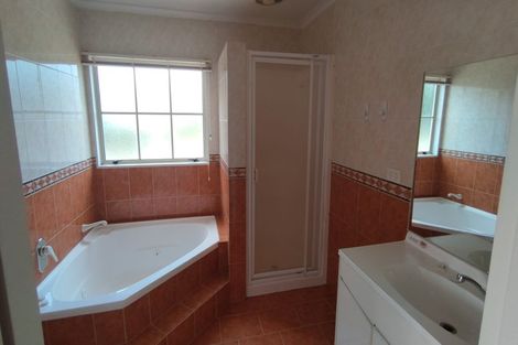 Photo of property in 71 Point View Drive, East Tamaki Heights, Auckland, 2016