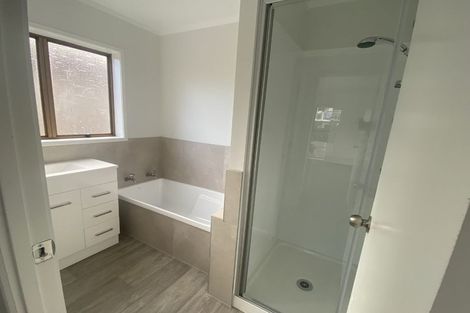 Photo of property in 2/31 Sandiacre Way, Browns Bay, Auckland, 0630