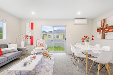 Photo of property in 2/1 Clarice Place, Takanini, 2112