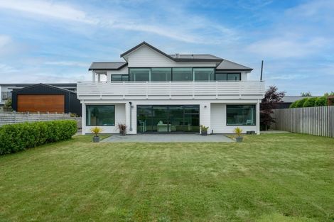 Photo of property in 20 Pukenamu Road, Rainbow Point, Taupo, 3330