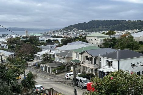 Photo of property in 92 Rolleston Street, Mount Cook, Wellington, 6021