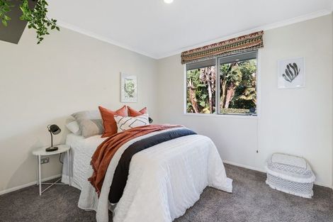 Photo of property in 1/4 Roberts Road, Matakatia, Whangaparaoa, 0930