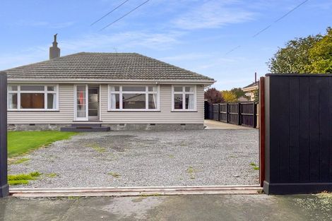Photo of property in 61 Coopers Road, Dallington, Christchurch, 8061