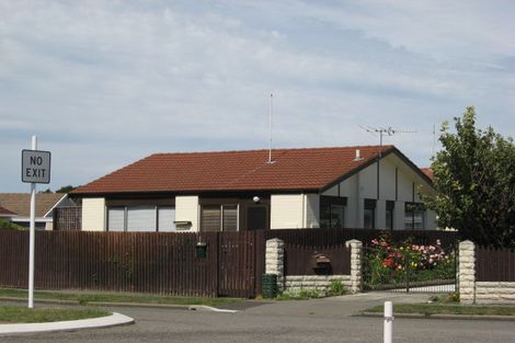 Photo of property in 72 Mcgregors Road, Bromley, Christchurch, 8062