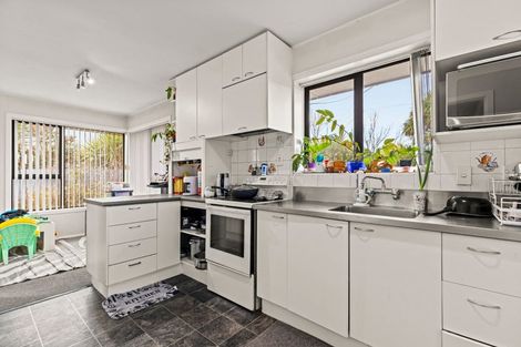 Photo of property in 9 Hannah Place, Redwood, Christchurch, 8051