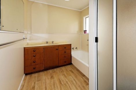 Photo of property in 67 Manhattan Heights, Glendene, Auckland, 0602