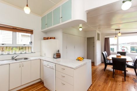 Photo of property in 27 Ngaio Street, Strandon, New Plymouth, 4312