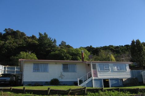 Photo of property in 27 Tiroiti Grove, Stokes Valley, Lower Hutt, 5019