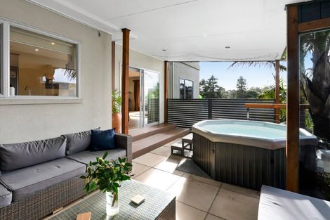 Photo of property in 10 Caledonia Place, Highlands Park, New Plymouth, 4312