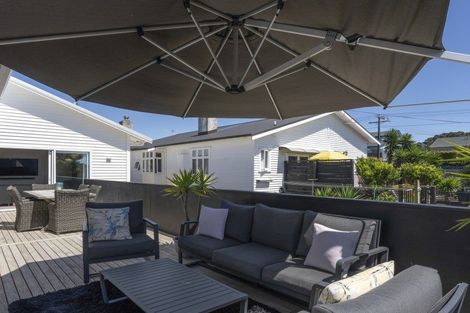 Photo of property in 3 Kitchener Terrace, Moturoa, New Plymouth, 4310