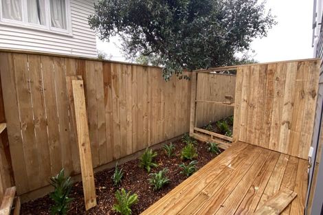 Photo of property in 5/2 Moor Avenue, Te Atatu Peninsula, Auckland, 0610