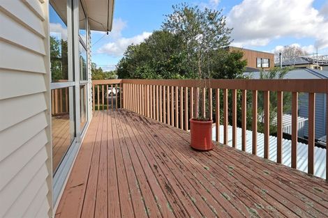 Photo of property in 5 Renata Crescent, Te Atatu Peninsula, Auckland, 0610