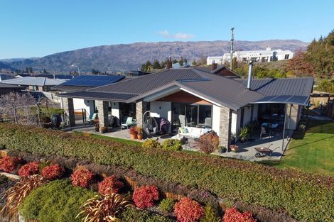 Photo of property in 2 Turnbull Crescent, Wanaka, 9305