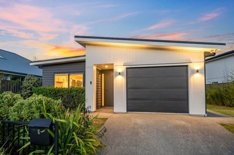 Photo of property in 6 Pateke Drive, Kenepuru, Porirua, 5022