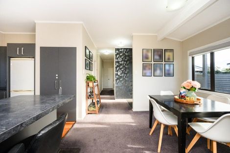 Photo of property in 6 Willowstream Grove, Cloverlea, Palmerston North, 4412