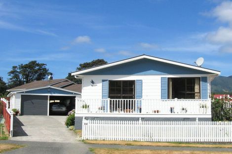 Photo of property in 54 Larchmont Grove, Totara Park, Upper Hutt, 5018