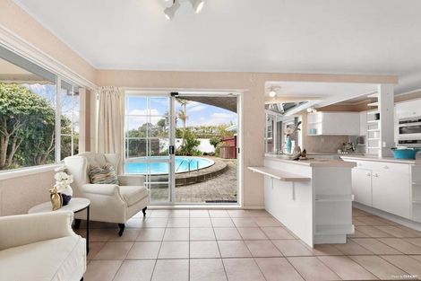 Photo of property in 1 Holly Way, Sunnyhills, Auckland, 2010