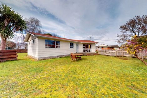 Photo of property in 6 Walker Crescent, Bulls, 4818