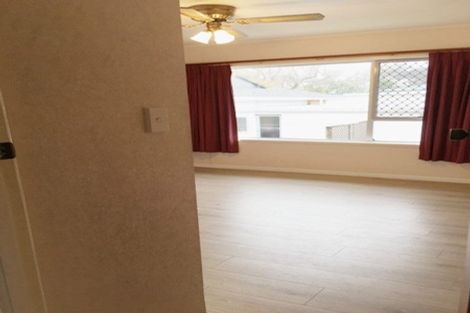 Photo of property in 302 Royal Road, Massey, Auckland, 0614