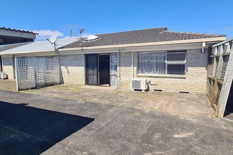 Photo of property in 2/76 Kenderdine Road, Papatoetoe, Auckland, 2025