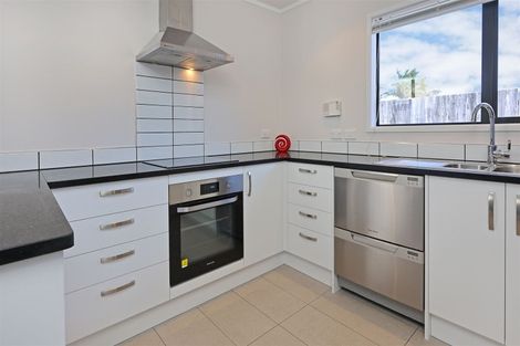 Photo of property in 14 Chesterton Terrace, Henderson, Auckland, 0612