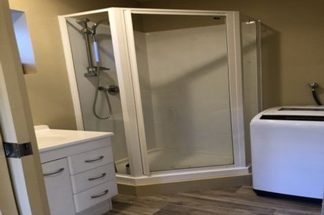 Photo of property in 12 Chelverton Terrace, Red Beach, 0932