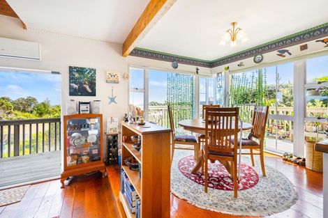 Photo of property in 12 Edwin Mitchelson Road, Muriwai, Waimauku, 0881