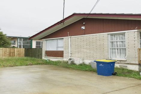 Photo of property in 302 Royal Road, Massey, Auckland, 0614