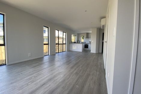 Photo of property in 1 Eric Gifford Drive, Ranui, Auckland, 0612