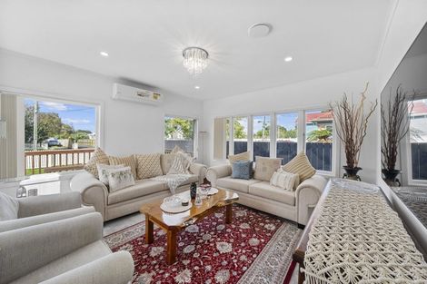 Photo of property in 21 Miller Road, Mangere Bridge, Auckland, 2022