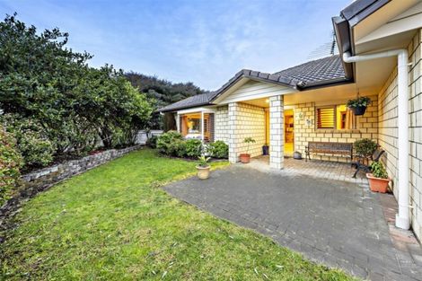Photo of property in 2 Moravale Lane, Flat Bush, Auckland, 2016