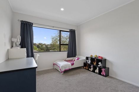 Photo of property in 2/283 Glenfield Road, Glenfield, Auckland, 0629