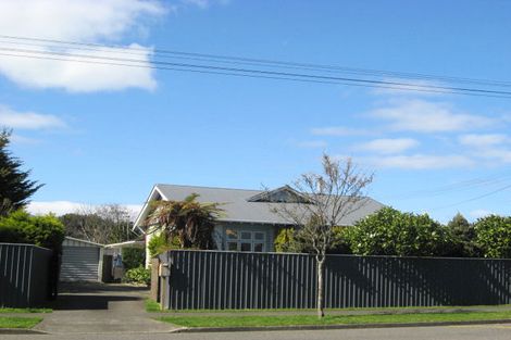 Photo of property in 62 Queenwood Road, Levin, 5510