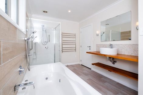 Photo of property in 5 Breakwater Road, Bluff Hill, Napier, 4110