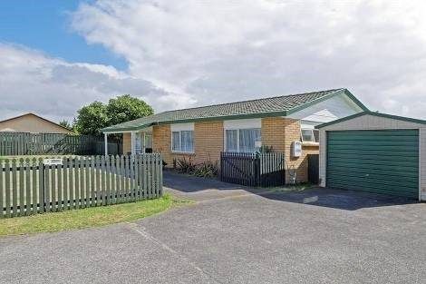 Photo of property in 11a Bill Phillip Place, Clendon Park, Auckland, 2103
