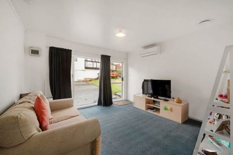 Photo of property in 1/934 East Coast Road, Northcross, Auckland, 0630